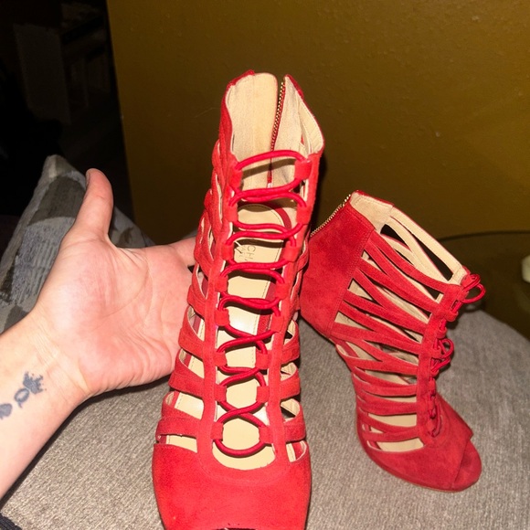 Elegant Red Strappy Heels - Picture 2 of 4